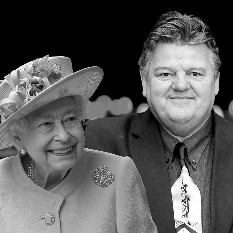 Queen Elizabeth II., Robbie Coltrane und Aaron Carter sind in diesem Jahr gestorben und sind auf grauem Hintergrund nebeneinander zu sehen (Foto: picture-alliance / Reportdienste, picture alliance / abaca | Collin Xavier/Image Press Agency ABACA // picture alliance / empics | Andrew Parsons // picture alliance / empics | Andrew Matthews)