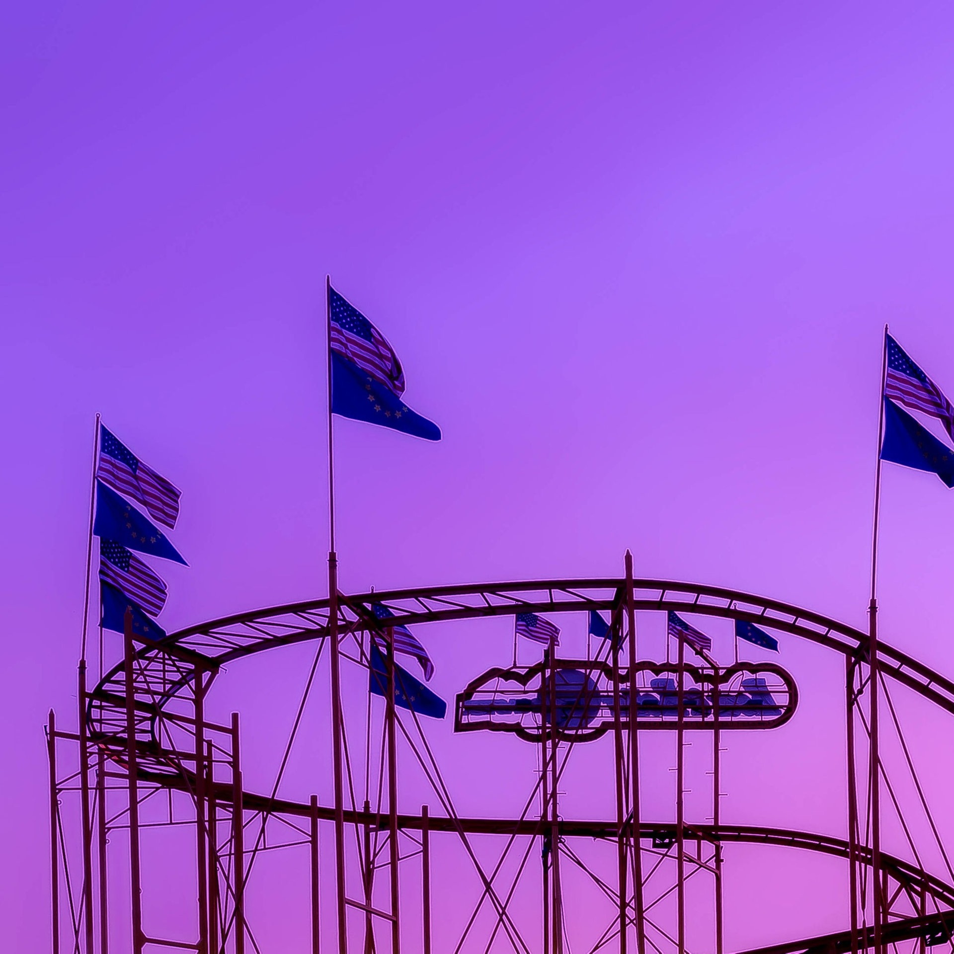Achterbahn vor rosa Himmel (Foto: IMAGO, IMAGO / Shotshop)