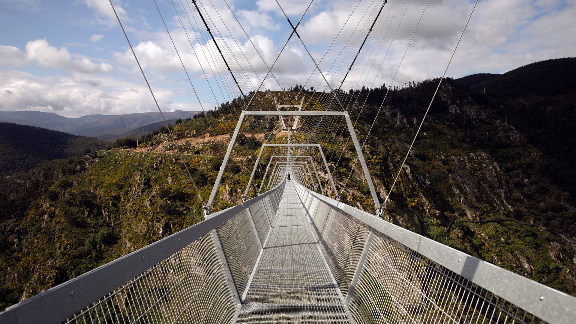 „516 Arouca“, die längste Fußgänger-Hängebrücke der Welt in Portugal (Foto: Reuters, REUTERS/Violeta Santos Moura)