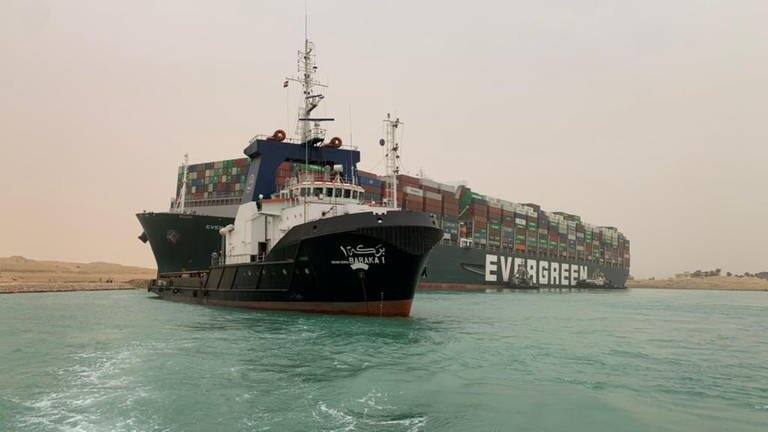 Ein Frachter blockiert den Suez-Kanal in Ägypten (Foto: Reuters)