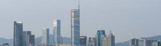 Skyline von Shenzhen mit dem SEG Plaza in der Mitte