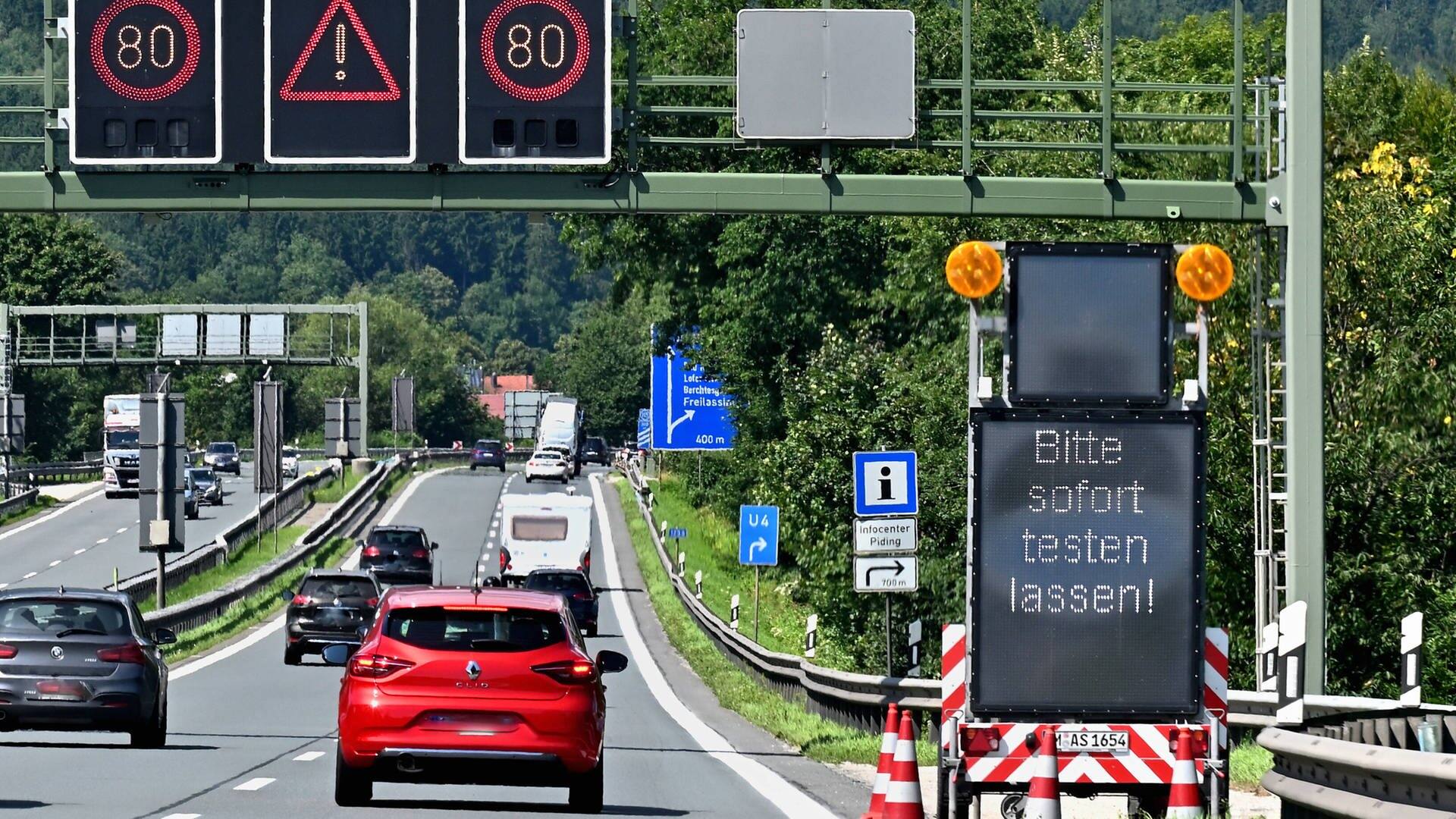 Ab August sollen sich alle Einreisenden nach Deutschland einer Testpflicht unterziehen  (Foto: IMAGO, IMAGO / Rolf Poss)