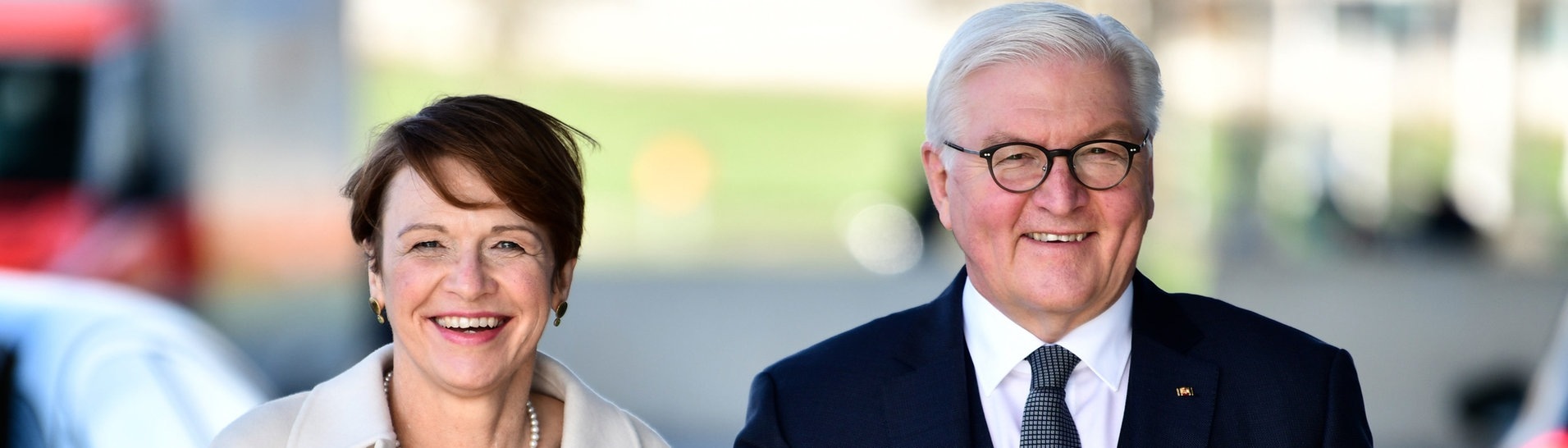 Bundespräsident Frank-Walter Steinmeier und seine Frau Elke Büdenbender kommen zur Wahl des Bundespräsidenten durch die Bundesversammlung in das Paul-Löbe-Haus. (Foto: dpa Bildfunk, picture alliance/dpa | Fabian Sommer)