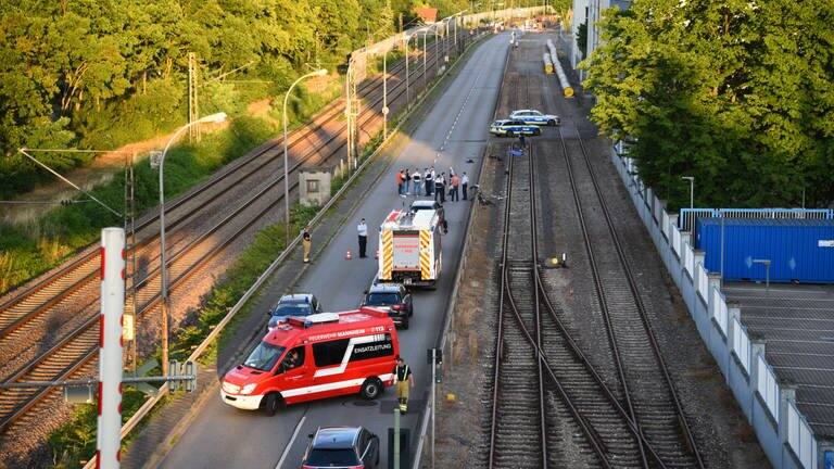An einer Unfallstelle in Mannheim werden Spuren gesichert (Foto: dpa Bildfunk, picture alliance/dpa/PR-Video | René Priebe)