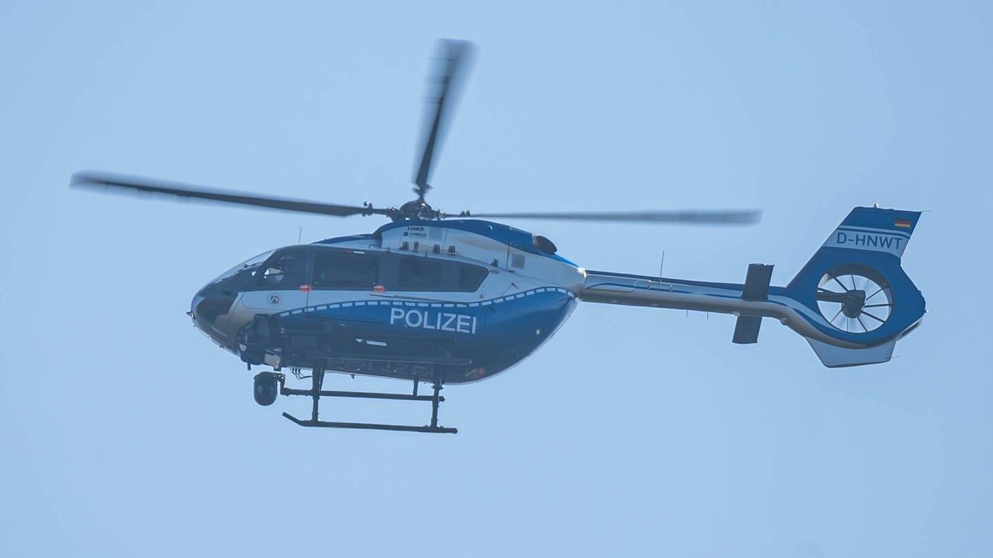 Ein Polizei-Hubschrauber im Einsatz (Foto: dpa Bildfunk, picture alliance/dpa | Markus Klümper)