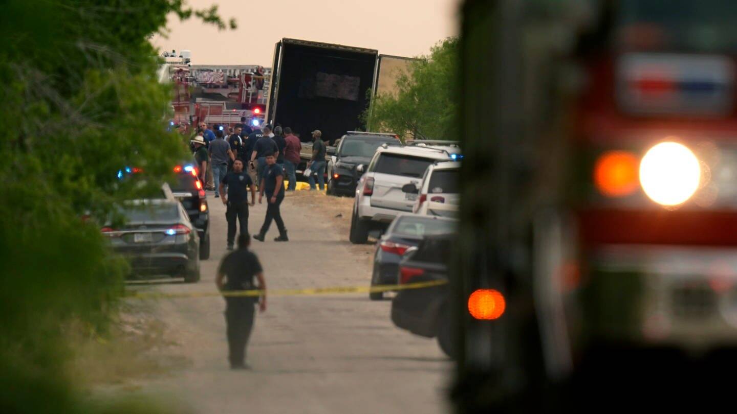 Truck mit Migranten in Texas (Foto: dpa Bildfunk, picture alliance/dpa/AP | Eric Gay)