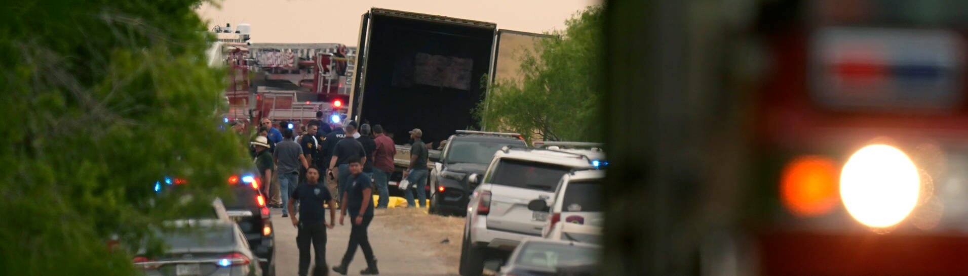 Truck mit Migranten in Texas (Foto: dpa Bildfunk, picture alliance/dpa/AP | Eric Gay)