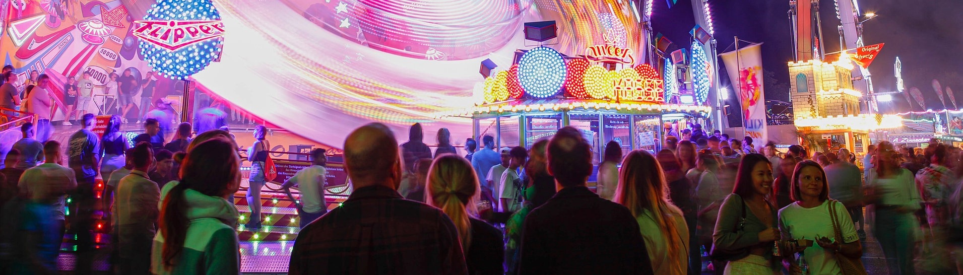 Volksfest-Besucher in Würzburg. (Foto: IMAGO, IMAGO / HMB-Media)