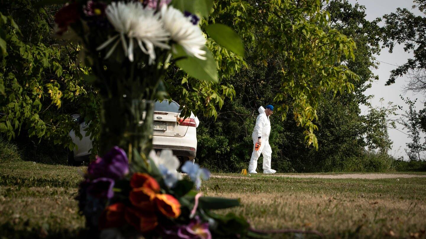 Spurensuche nach der Messerattacke in Kanada mit zehn Toten. (Foto: dpa Bildfunk, picture alliance/dpa/AP | Robert Bumsted)