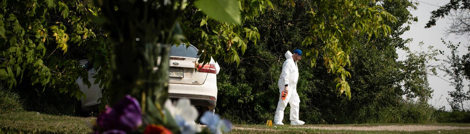Spurensuche nach der Messerattacke in Kanada mit zehn Toten. (Foto: dpa Bildfunk, picture alliance/dpa/AP | Robert Bumsted)