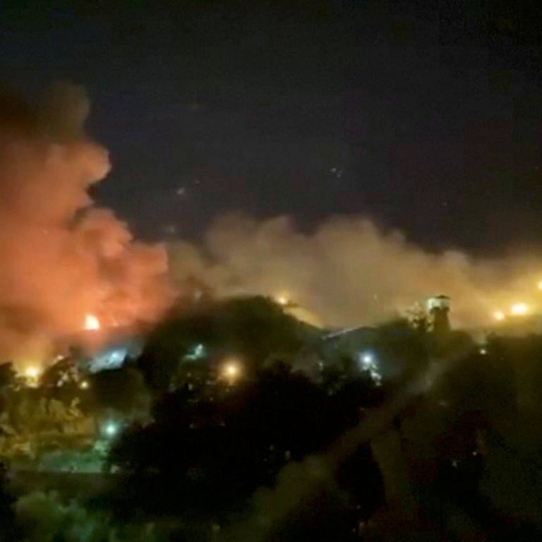 Brand des Evin-Gefängnisses in Teheran aus der Ferne (Foto: Reuters)