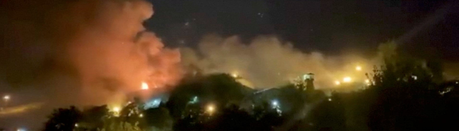 Brand des Evin-Gefängnisses in Teheran aus der Ferne (Foto: Reuters)