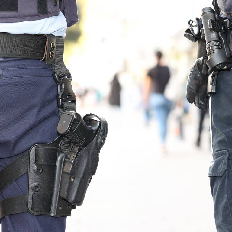 Symbolbild: bewaffnete Polizisten. (Foto: IMAGO, IMAGO / Rene Traut)