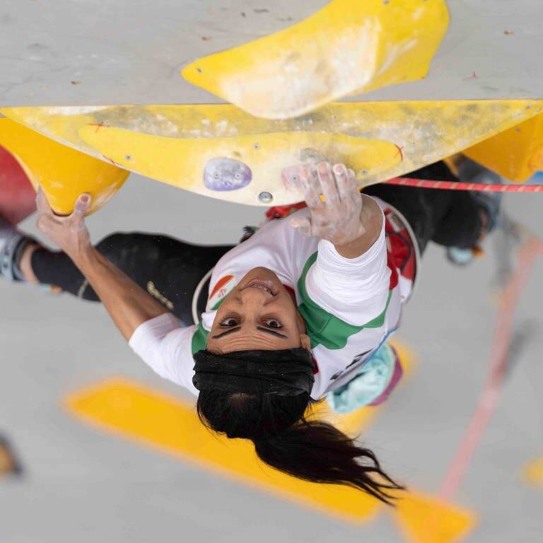 Die iranische Klettersportlerin Elnaz Rekabi beim Finale der Asienmeisterschaft (Foto: dpa Bildfunk, picture alliance/dpa/International Federation Of Sport Climbing | Rhea Kang)
