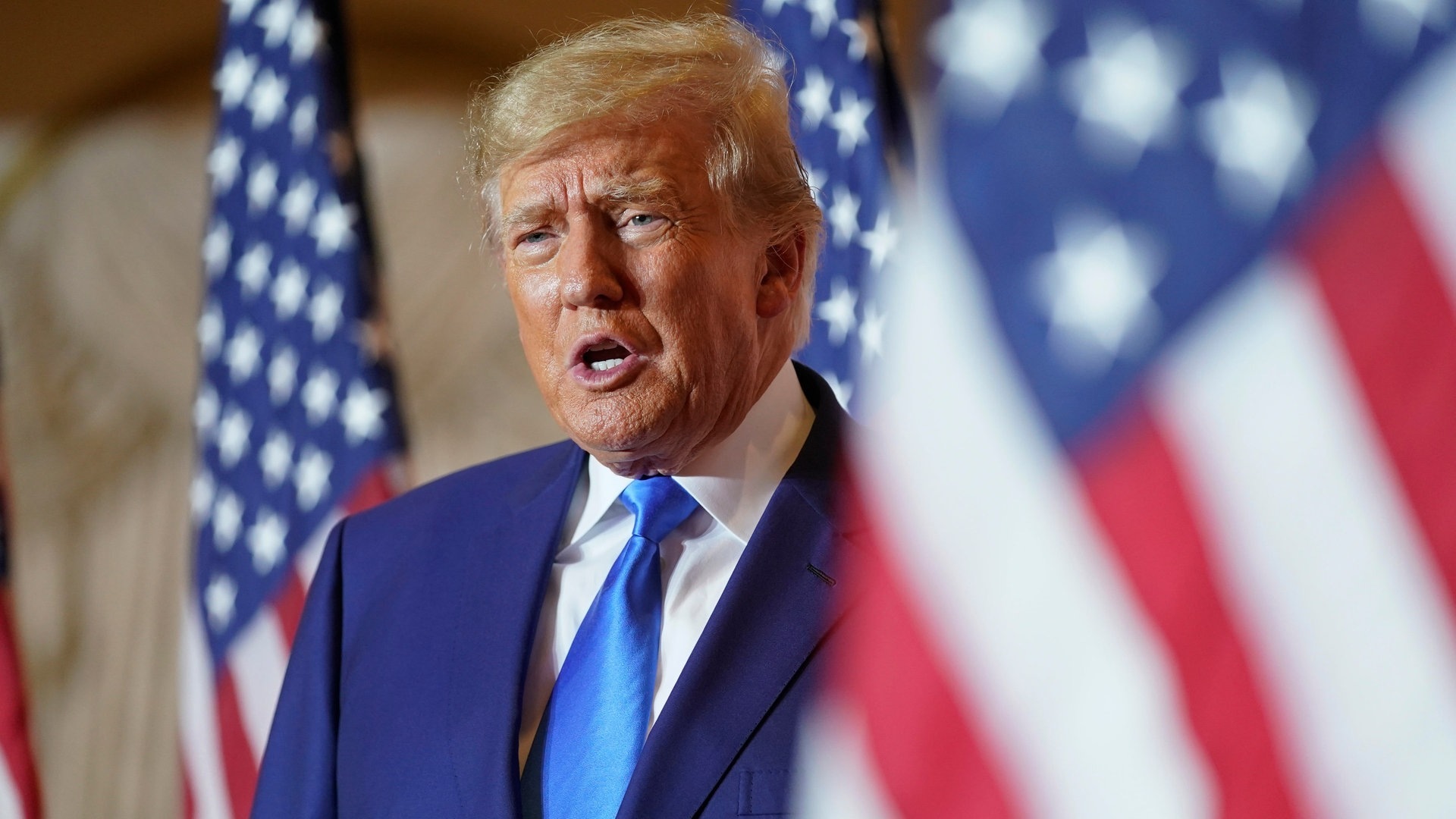 Der ehemalige Präsident Donald Trump spricht am Wahltag im Mar-a-Lago. (Foto: dpa Bildfunk, picture alliance/dpa/AP | Andrew Harnik)