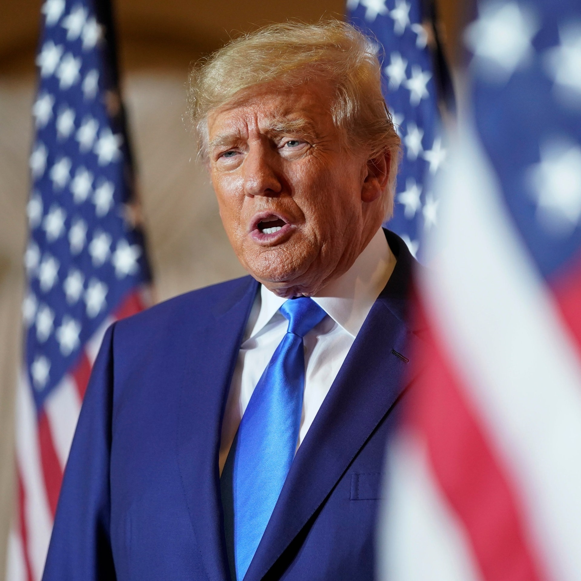 Der ehemalige Präsident Donald Trump spricht am Wahltag im Mar-a-Lago. (Foto: dpa Bildfunk, picture alliance/dpa/AP | Andrew Harnik)