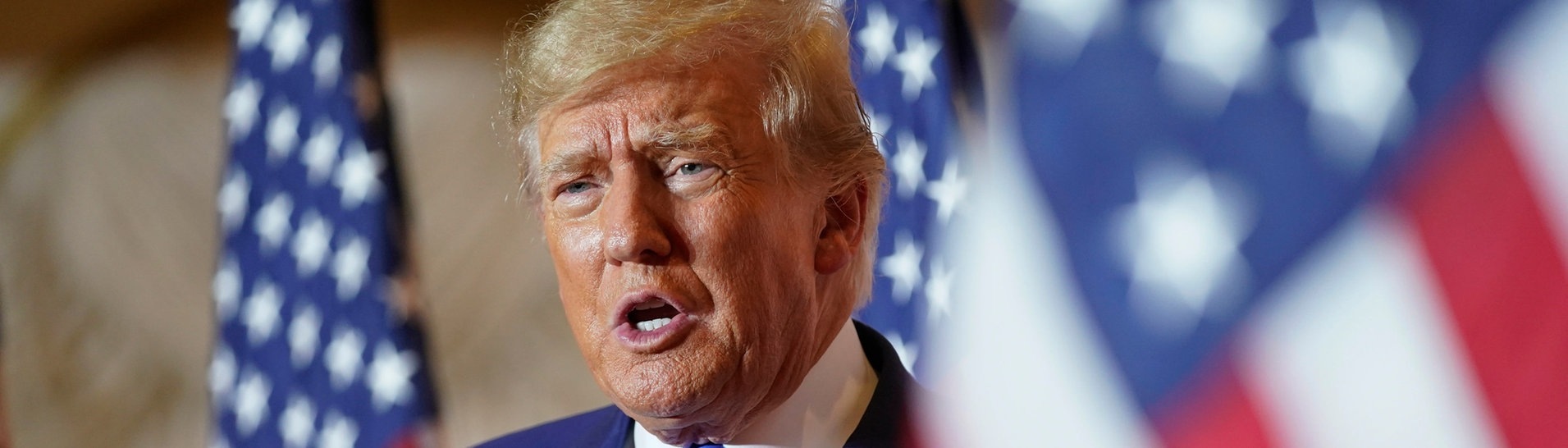 Der ehemalige Präsident Donald Trump spricht am Wahltag im Mar-a-Lago. (Foto: dpa Bildfunk, picture alliance/dpa/AP | Andrew Harnik)