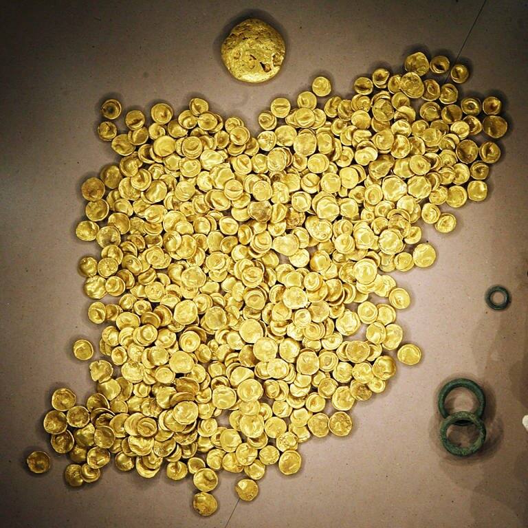 Die Münzen des Goldschatzes aus dem Kelten-Museum Manching (Foto: dpa Bildfunk, picture alliance/dpa | Frank Mächler)