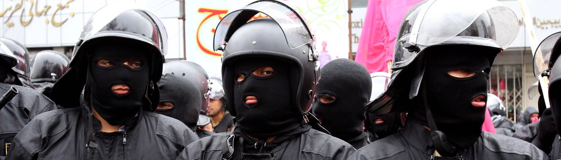 Mitglieder der iranischen Bassidsch-Miliz. (Foto: dpa Bildfunk, picture alliance / dpa | Abedin Taherkenareh)