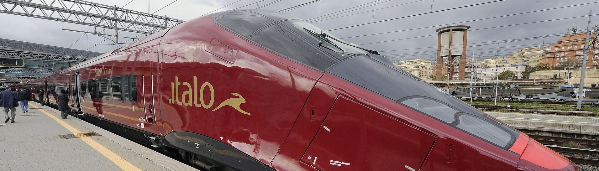 Der italienische Hochgeschwindigkeitszug Italo steht in einem Bahnhof. (Foto: dpa Bildfunk, picture alliance / dpa | Maurizio Brambatti)