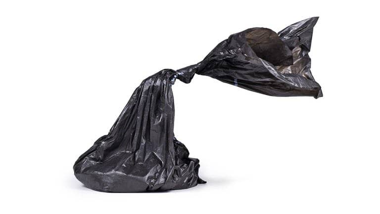 Eine schwarze Plastiktüte (Foto: IMAGO, IMAGO/imagebroker)