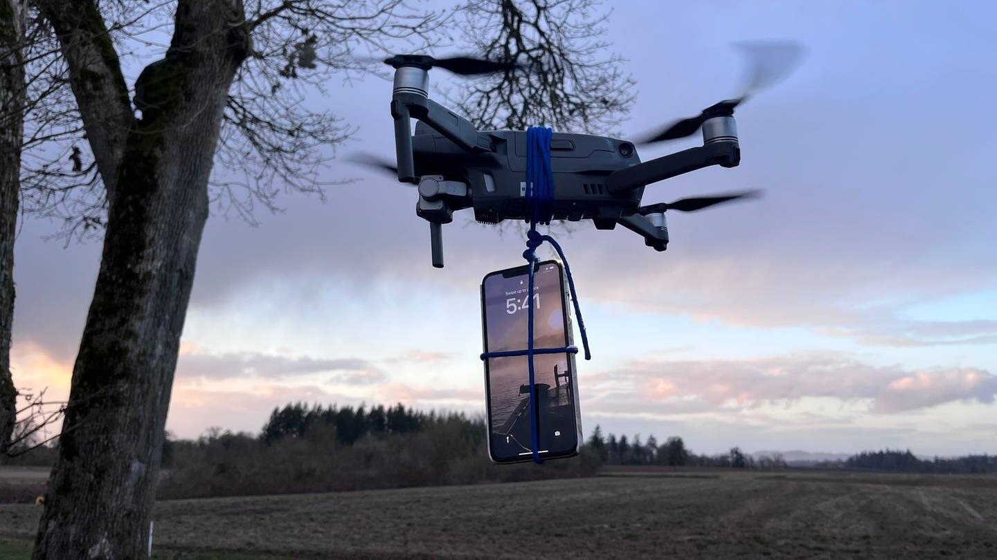 Smartphone ist an eine Drohne gebunden (Foto: Lane County Sheriff's Search and Rescue)