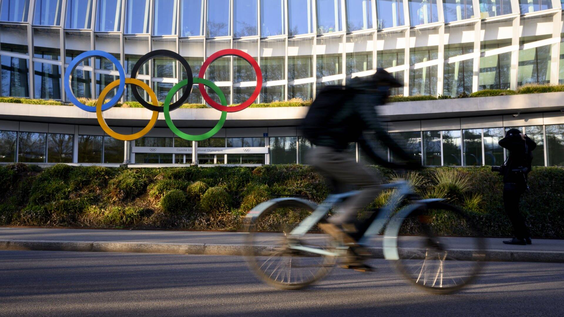 Olympische Ringe vor dem Olympischen Haus, dem Sitz des Internationalen Olympischen Komitees (IOC) (Foto: dpa Bildfunk, picture alliance/dpa/KEYSTONE | Laurent Gillieron)
