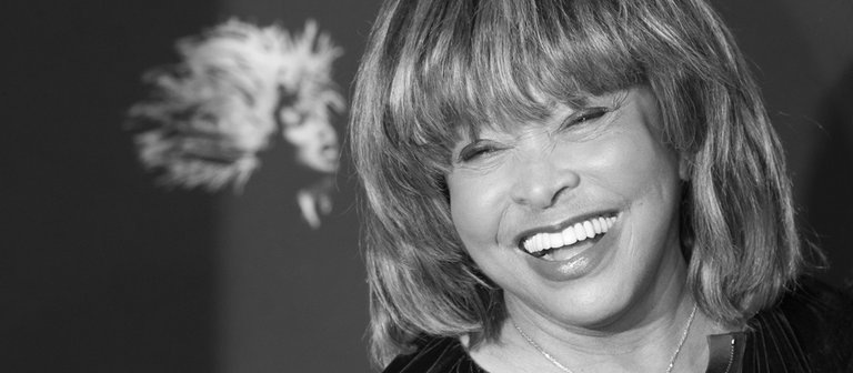 Rocksängerin Tina Turner bei einem Fototermin zum Musical «Tina - Das Tina Turner Musical». Die Rocksängerin Tina Turner ist tot. Die gebürtige Amerikanerin starb am Mittwoch im Alter von 83 Jahren in der Schweiz, wo sie seit vielen Jahren lebte, wie ein Sprecher am Abend bekannt gab. (Foto: dpa Bildfunk, picture alliance/dpa | Christian Charisius)