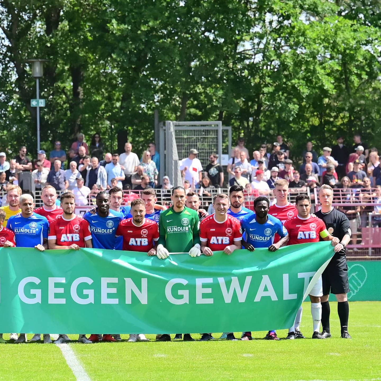 DFB will mehr gegen Gewalt im Fußball tun