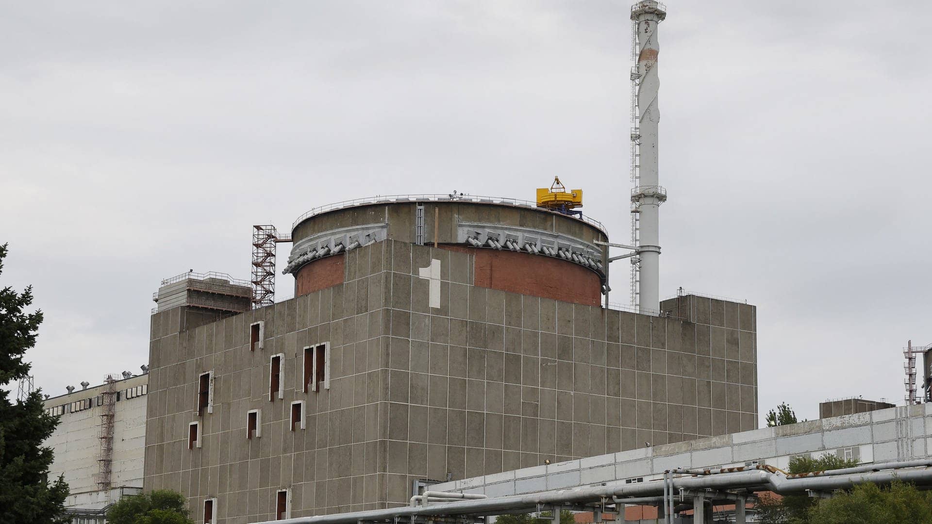 Blick auf einen Block des Kernkraftwerks Saporischschja.  (Foto: dpa Bildfunk, picture alliance/dpa/XinHua | Victor)