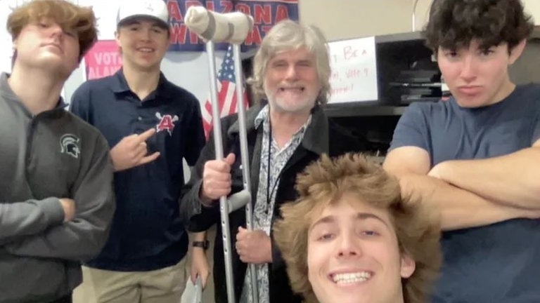 Foto: Gofundme/Parker Bond (Screenshot) Der Lehrer Clayton Guy und seine Schüler. (Foto: Gofundme/Parker Bond (Screenshot))