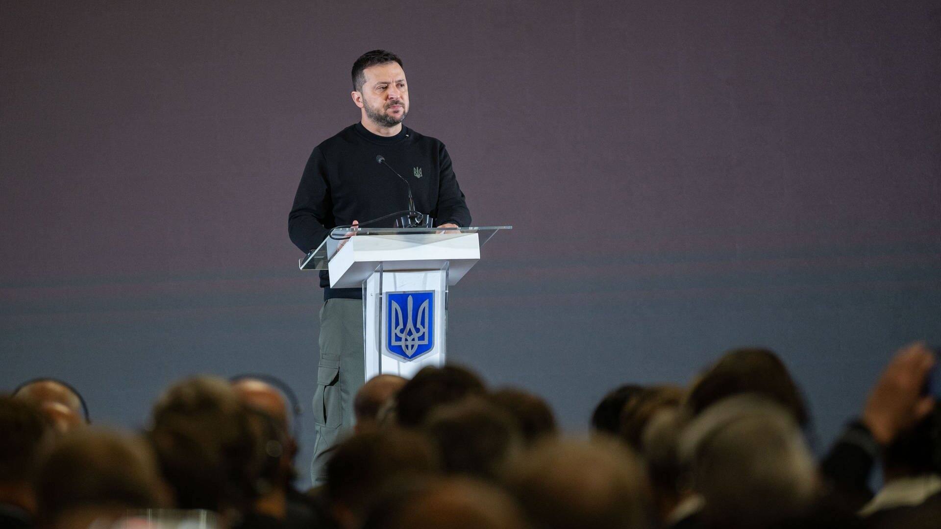Wolodymyr Selenskyj, Präsident der Ukraine, spricht auf dem Ersten Internationalen Forum der Verteidigungsindustrie. (Foto: dpa Bildfunk, picture alliance/dpa/APA Images via ZUMA Press Wire | President Of Ukraine)