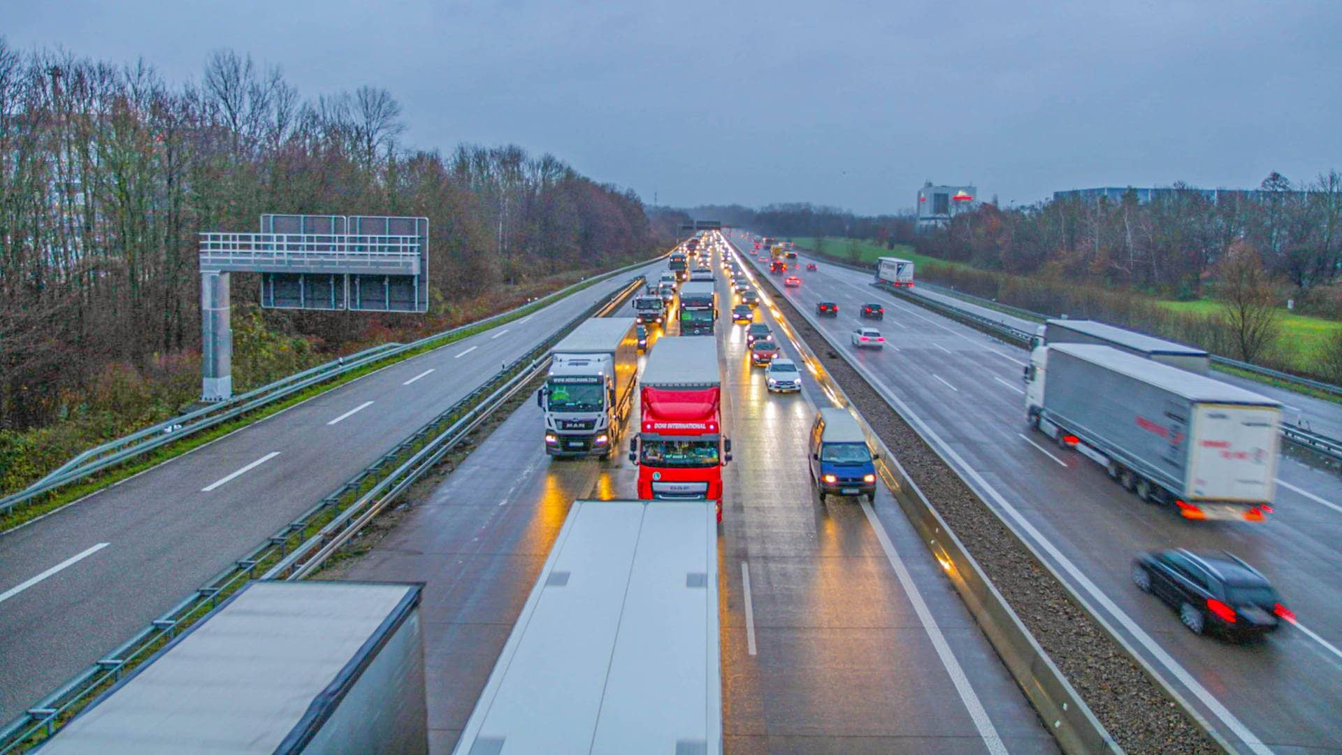 Die A8 bei Pforzheim: Der Verkehr rollt wieder an. (Foto: IMAGO, IMAGO / Einsatz-Report24)