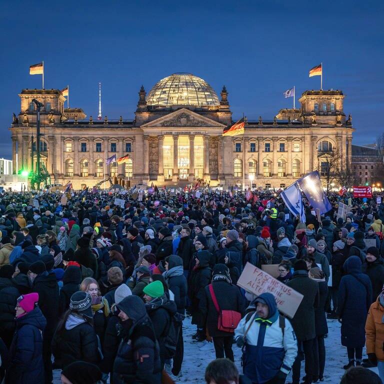 Demonstration gegen Rechtsextremismus und die AFD. Wie sind die Auswirkungen in der Zukunft? (Foto: IMAGO, IMAGO / David Weyand)