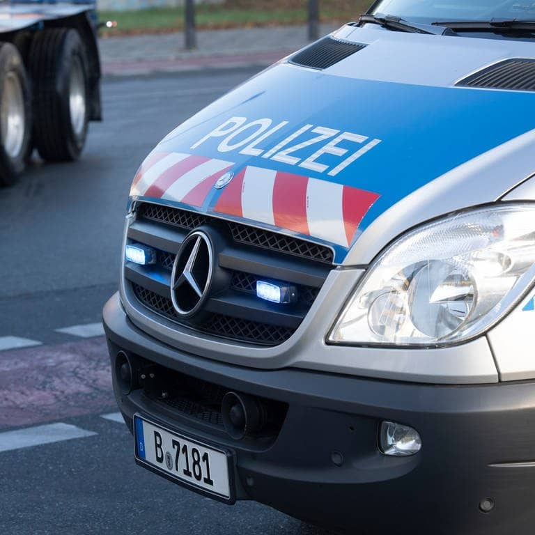 Symbolbild Polizeiwagen. (Foto: dpa Bildfunk, picture alliance/dpa | Paul Zinken)