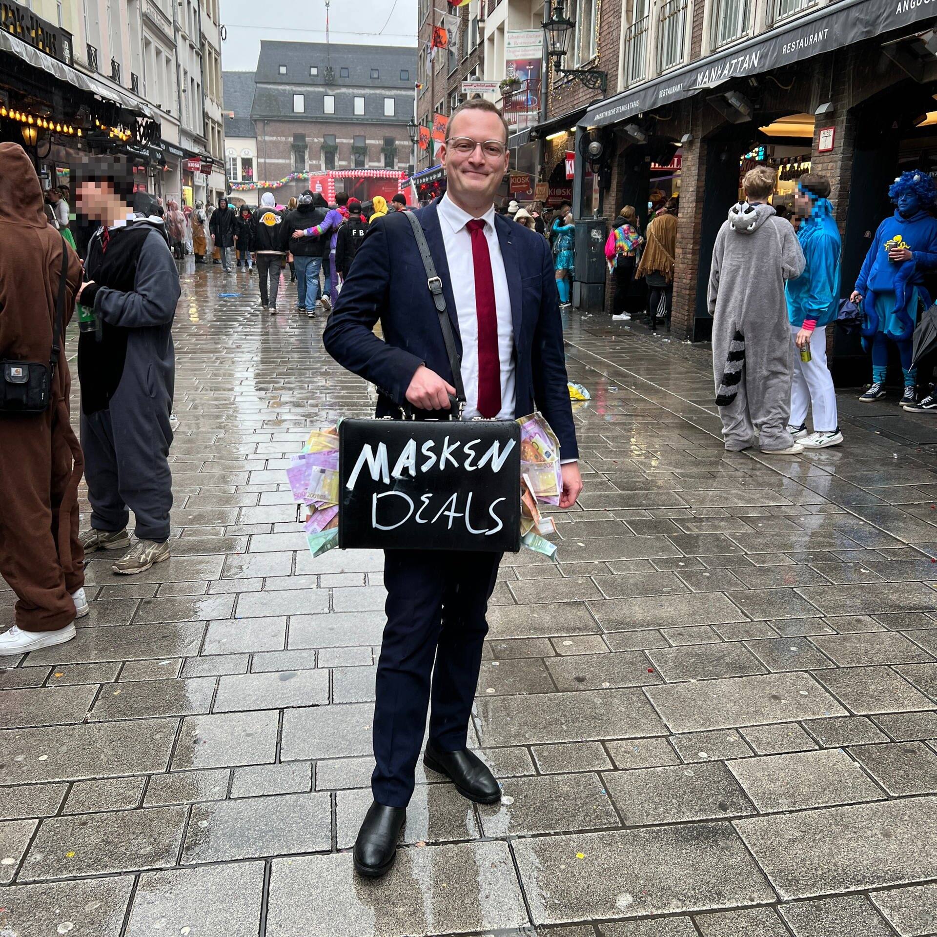 Mirco Budde als Doppelgänger von Politiker Jens Spahn beim Düsseldorfer Karneval (Foto: Mirco Budde)