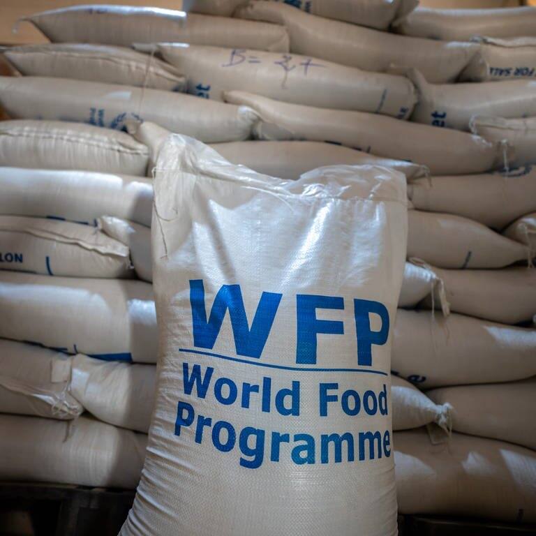 Ein Sack Mehl steht im Lagerhaus des UN-Welternährungsprogramms World Food Programm (WFP). (Foto: dpa Bildfunk, picture alliance/dpa | Michael Kappeler)