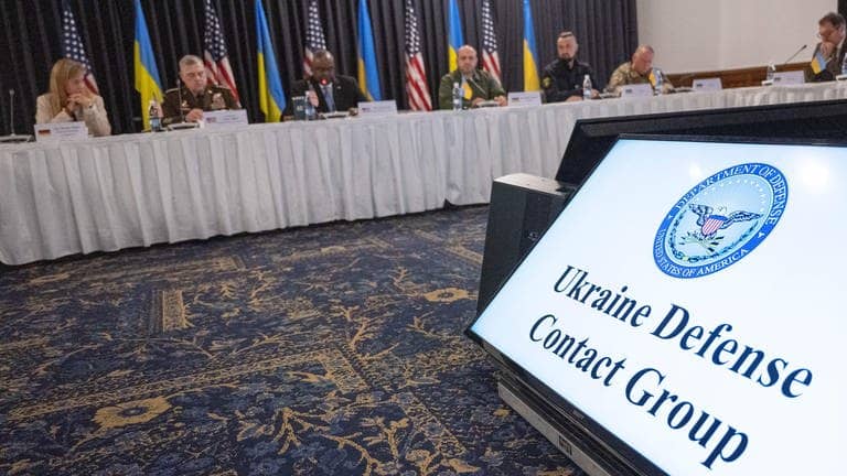 Verteidigungsminister zahlreicher NATO-Staaten kommen zum fünften Treffen der Ukraine-Kontaktgruppe auf dem US-Stützpunkt Ramstein zusammen. (Archivbild) (Foto: dpa Bildfunk, picture alliance/dpa | Boris Roessler)