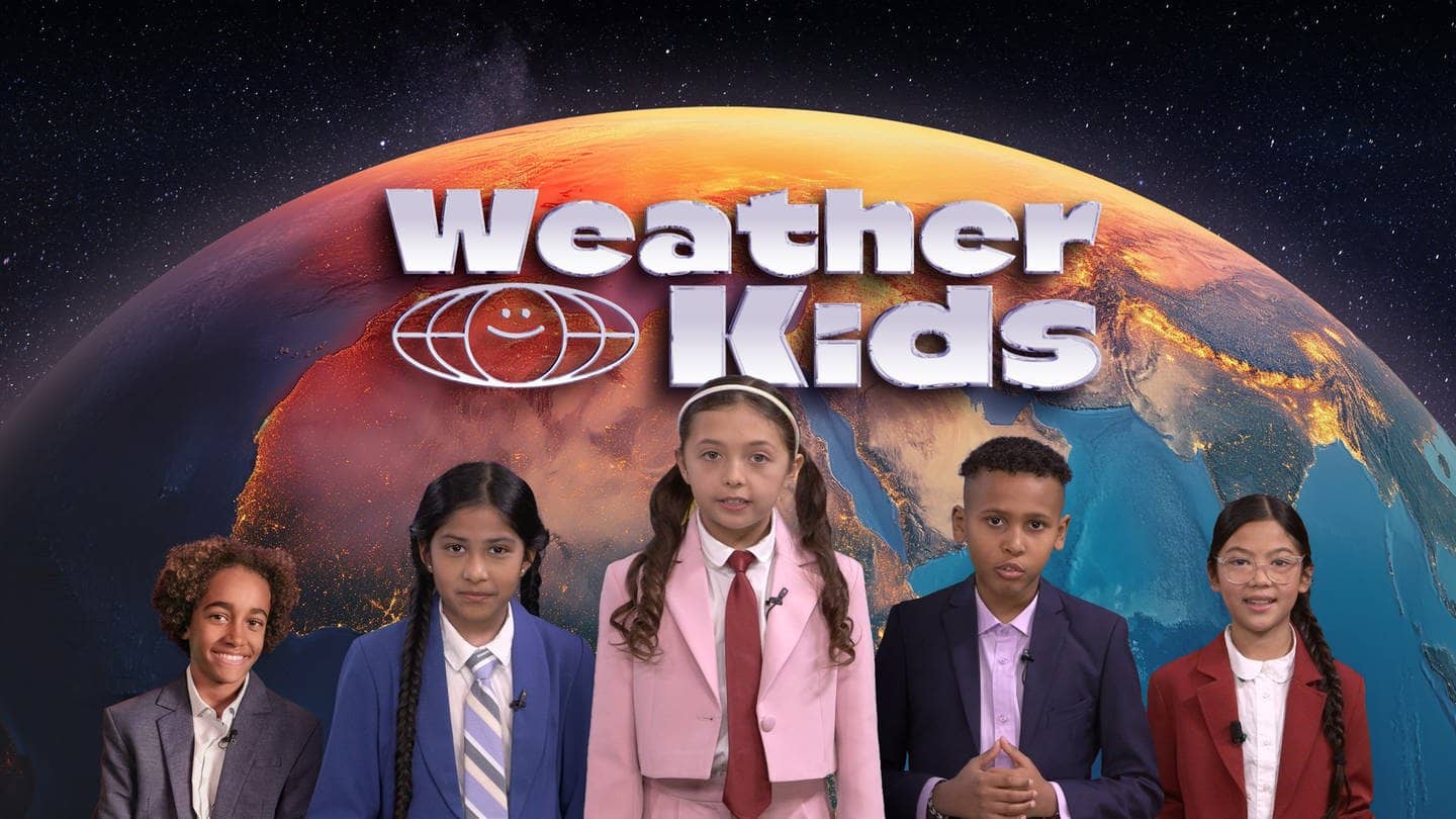 Fünf Kinder in Anzügen vor einem stilisierten Globus, darüber der Schriftzug 
