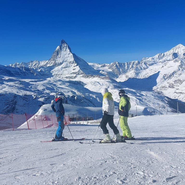 Eine Lawine begrub am Ostermontag vier Menschen unter sich. Ort des Unglücks: Riffelberg in der Schweiz - in Sichtweite das Matterhorn.