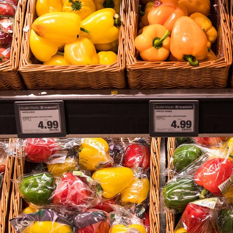 Lebensmittelhändler wollen Obst und Gemüse mit essbarer Schutzschicht statt Plastik verkaufen (Foto: picture-alliance / Reportdienste, picture alliance / Daniel Karmann/dpa)