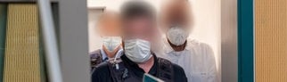 Angeklagter der Amokfahrt von Trier wird in den Gerichtssaal geführt