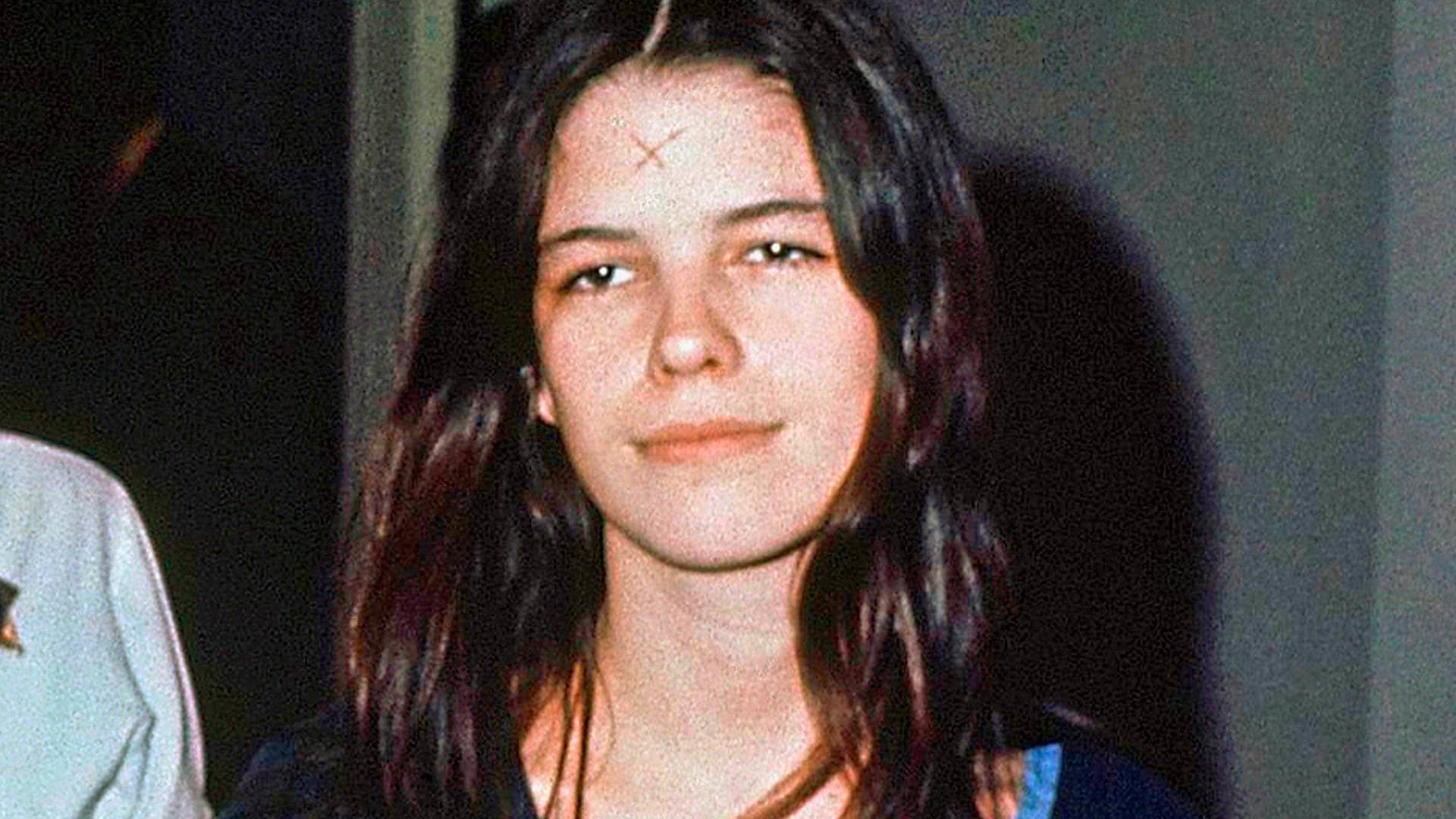 Leslie Van Houten als 19-Jährige bei einer Gerichtsverhandlung
