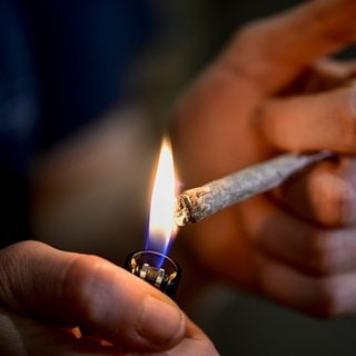 Der Bundestag hat die Teil-Legaliesierung von Gras beschlossen. Joints sind zukünftig unter Bedingungen erlaubt.