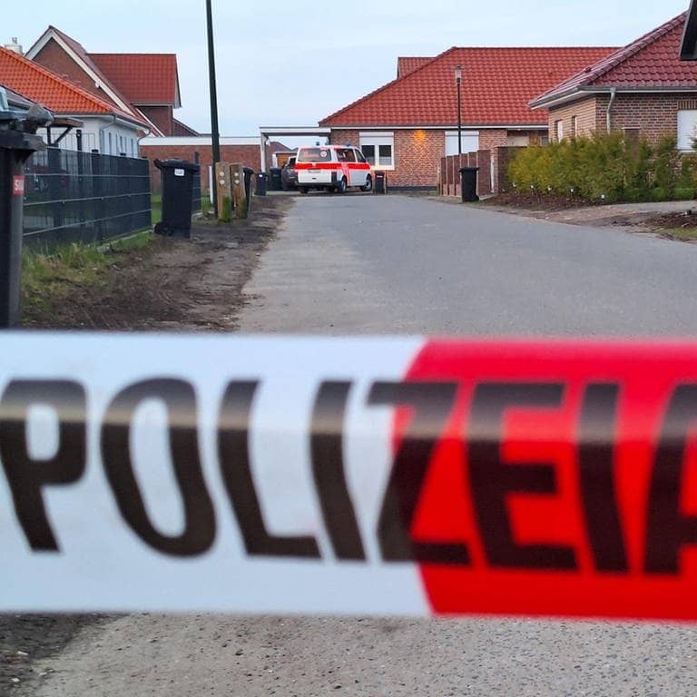 Absperrband vor einem Tatort in Scheeßel (Foto: dpa Bildfunk, picture alliance/dpa/NordwestMedia TV | Kai Moorschlatt)