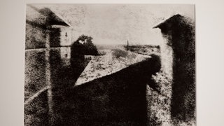 „Blick aus dem Fenster in Le Gras“ von Joseph Nicéphore Niépce, 1826. (Foto: dpa Bildfunk, picture alliance / dpa | Uwe Anspach) „Blick aus dem Fenster in Le Gras“ von Joseph Nicéphore Niépce, 1826.