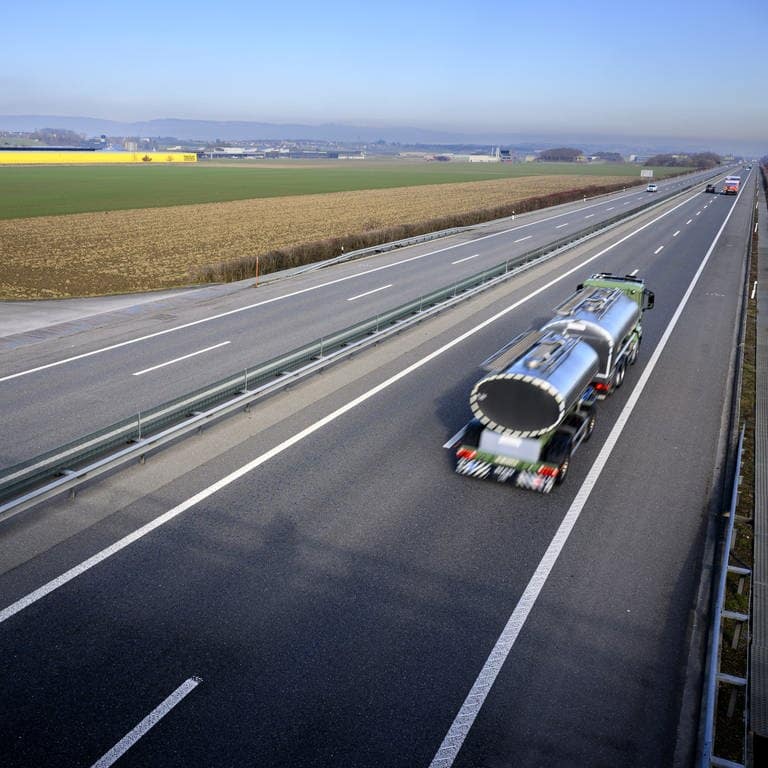 Bald eine militärische Start- und Landepiste für eineinhalb Tage: die Schweizer Autobahn A1 zwischen Avenches und Payerne.