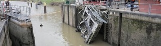 Mitarbeiter des Wasser-und Schifffahrtsamtes haben begonnen, die Schleuse in Müden zu reparieren.