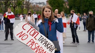 Auch in Vilnius gabe es am Samstag Proteste gegen den belarussischen Staatschef Alexander Lukaschenko. Angeführt wurden diese von der belarussischen Oppositionsführerin Swetlana Tichanowskaja, die im Exil in Litauen lebt. (Foto: Reuters) Auch in Vilnius gabe es am Samstag Proteste gegen den belarussischen Staatschef Alexander Lukaschenko. Angeführt wurden diese von der belarussischen Oppositionsführerin Swetlana Tichanowskaja, die im Exil in Litauen lebt.