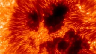Grell leuchtender Strudel in Lava-Farben: Nahaufnahme von der Sonnenoberfläche vom weltweit größten Sonnenteleskop, dem „Inouye Solar Telescope“ auf einem Vulkan auf Hawaii. Nach fast 15 Jahren Vorbereitungszeit hat das deutsche Instrument – der Visible Tunable Filtergraph (VTF) – ein solches Bild erstmals möglich gemacht. (Foto: dpa Bildfunk, picture alliance/dpa/VTF/KIS/NSF/NSO/AURA via Max-Planck-Institut für Sonnensystemforschung | -) Grell leuchtender Strudel in Lava-Farben: Nahaufnahme von der Sonnenoberfläche vom weltweit größten Sonnenteleskop, dem „Inouye Solar Telescope“ auf einem Vulkan auf Hawaii. Nach fast 15 Jahren Vorbereitungszeit hat das deutsche Instrument – der Visible Tunable Filtergraph (VTF) – ein solches Bild erstmals möglich gemacht.